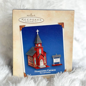 2004 Hallmark Keepsake Ornament Hometown Church Town and County #6